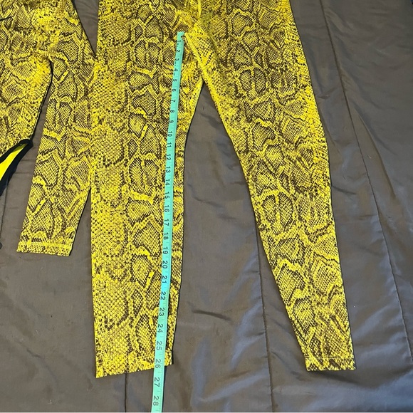 Nike Yellow Snake Print body suit with Leggings size large - Picture 2 of 10